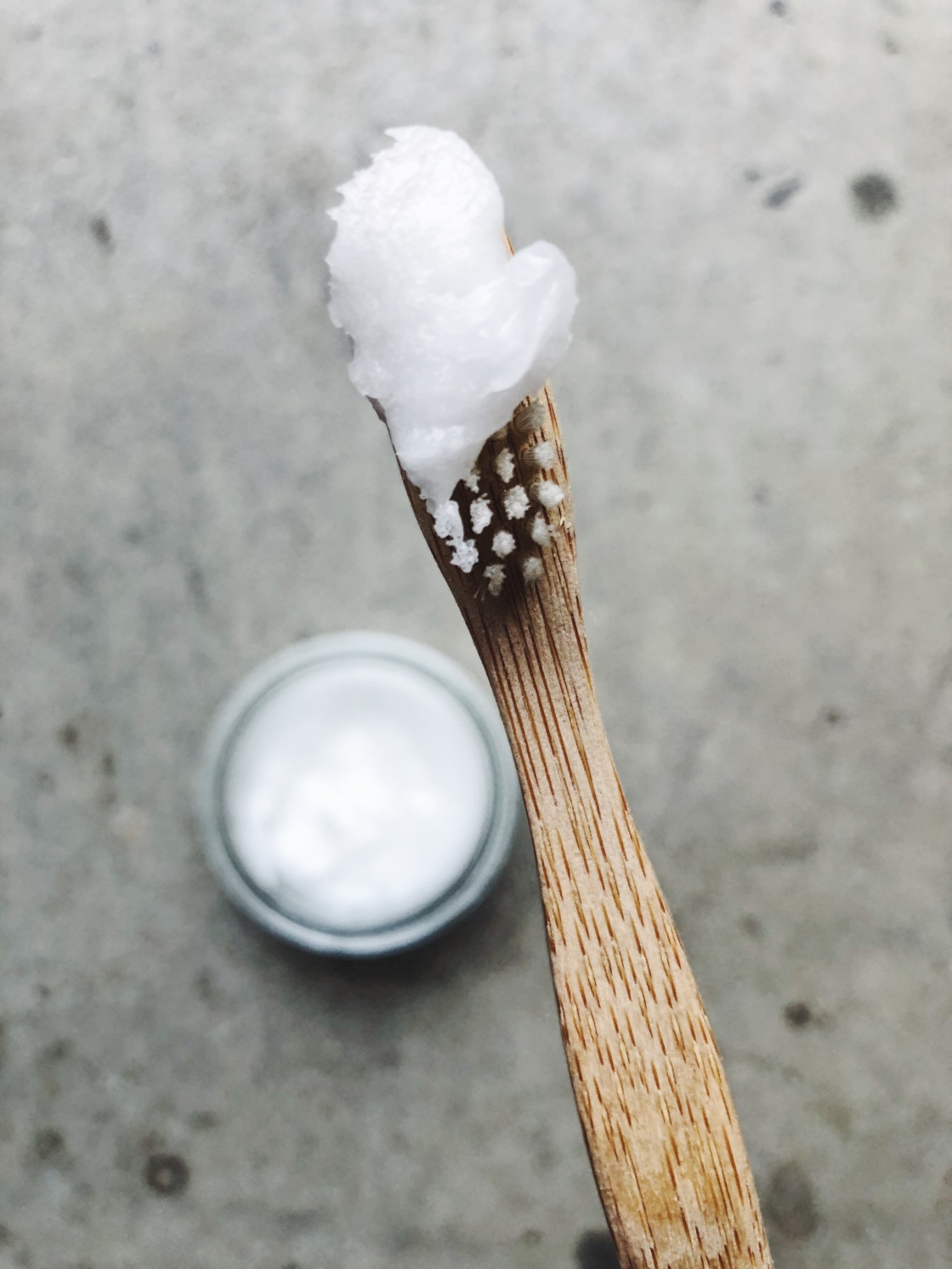 Coconut oil toothpaste